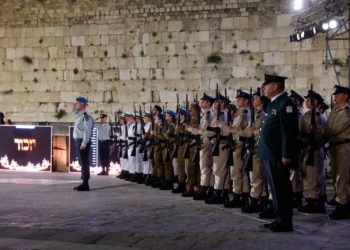 Las sirenas suenan en todo el país mientras Israel llora a los soldados caídos y a las víctimas del terrorismo