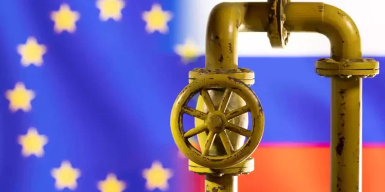 El embargo de petróleo de la UE es inminente mientras el aislamiento estrecha los lazos entre Rusia y China