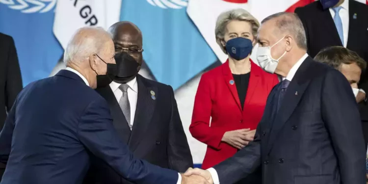 Erdogan se reunirá con Biden en la cumbre de la OTAN para mantener conversaciones cruciales sobre la invasión rusa