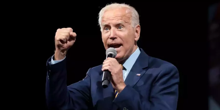 Por qué a Joe Biden parece gustarle los altos precios de la gasolina