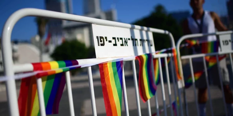 La policía cierra las carreteras mientras se esperan decenas de miles en el Desfile del Orgullo de Tel Aviv