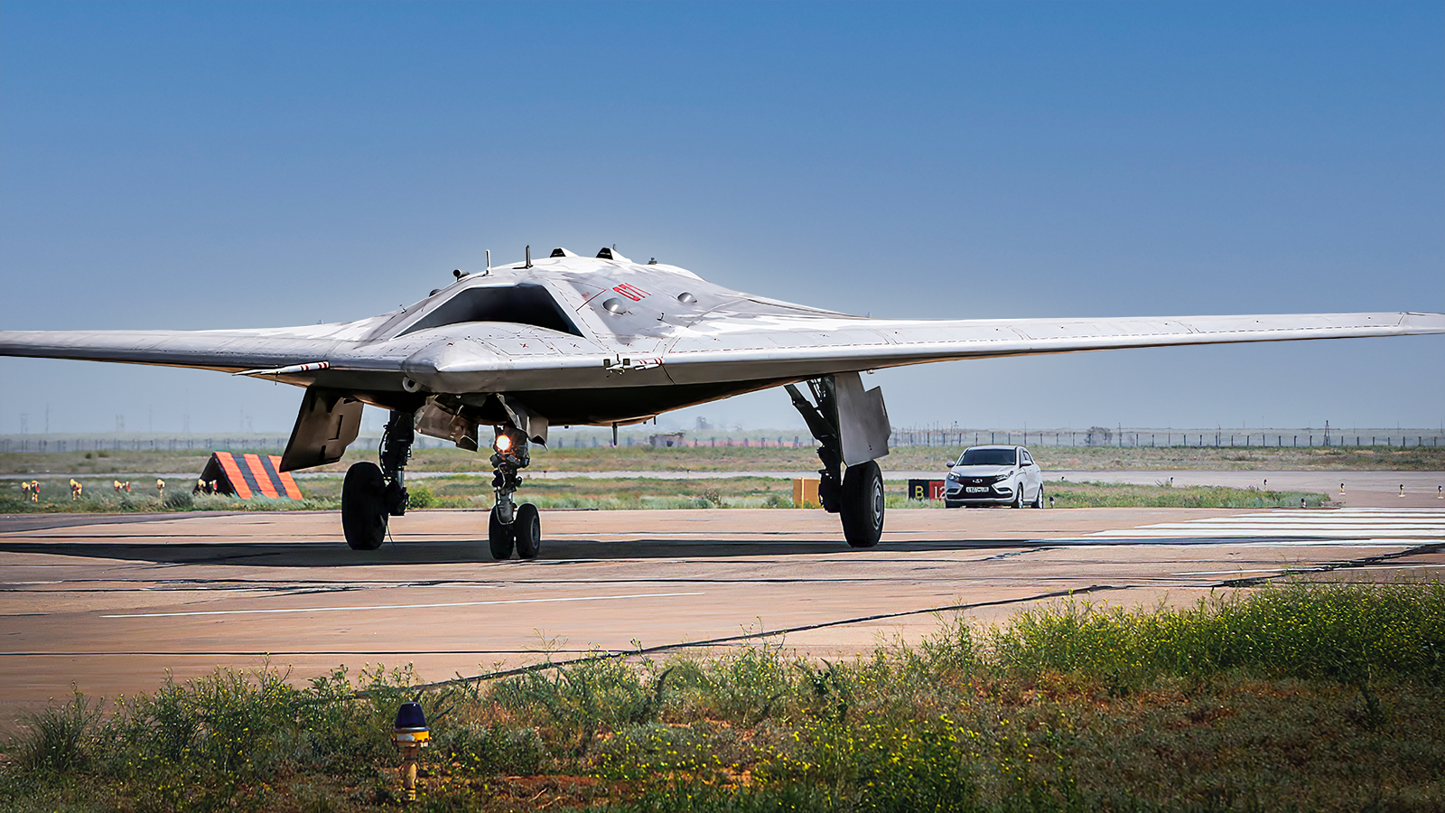 El avión teledirigido S-70 de Rusia está casi listo para cazar