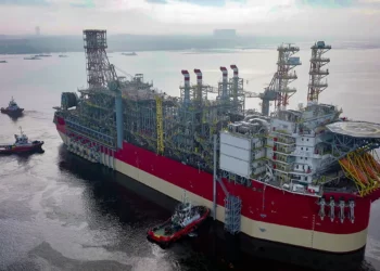 La plataforma flotante de producción de gas de Energean atraca en aguas israelíes