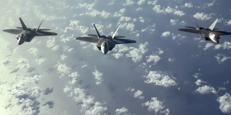 Los viejos cazas F-22 Raptor podrían ser actualizados