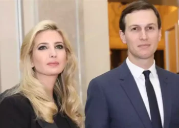 Ivanka Trump y Jared Kushner son vistos en un vuelo de El Al hacia Israel