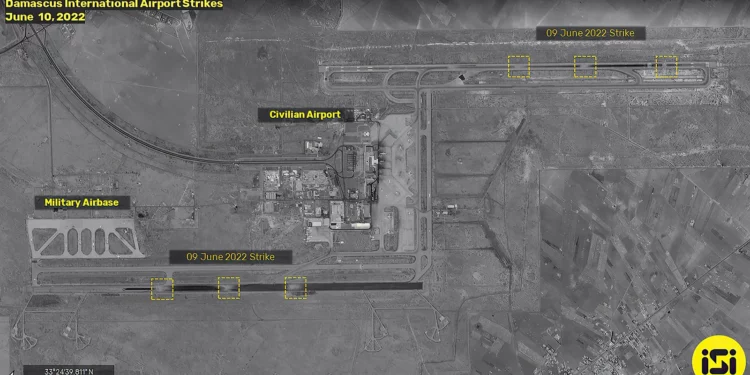 Las imágenes por satélite muestran el aeropuerto de Damasco “inutilizado” tras el ataque atribuido a Israel