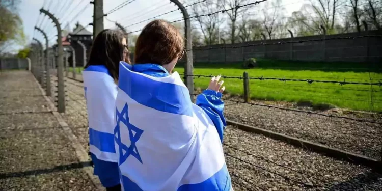 Polonia quiere normas formales para los viajes israelíes de estudio sobre el Holocausto