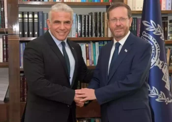 El presidente de Israel se reúne con el primer ministro entrante Yair Lapid