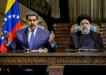 Irán y Venezuela firman un acuerdo de cooperación de 20 años en materia de defensa, energía y finanzas