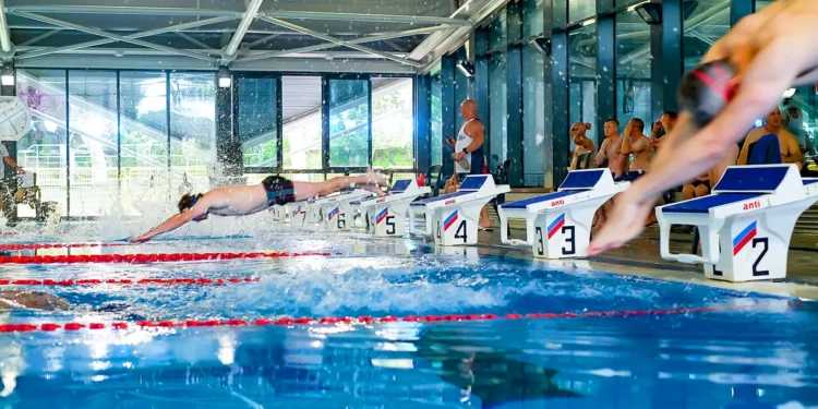 Veteranos británicos e israelíes se enfrentan en una feroz pero amistosa competición deportiva