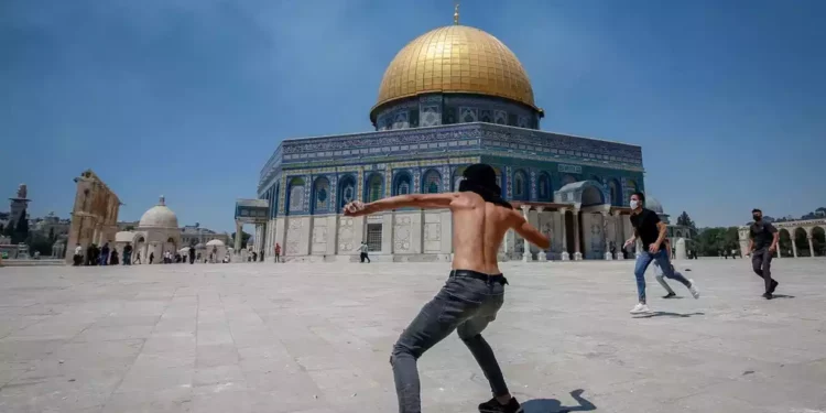 Islamistas palestinos atacan a judíos que visitaron el Monte del Templo durante Shavuot