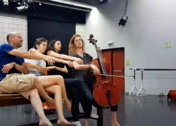 Orquesta israelí incorpora la música de Radiohead y la danza en una puesta en escena