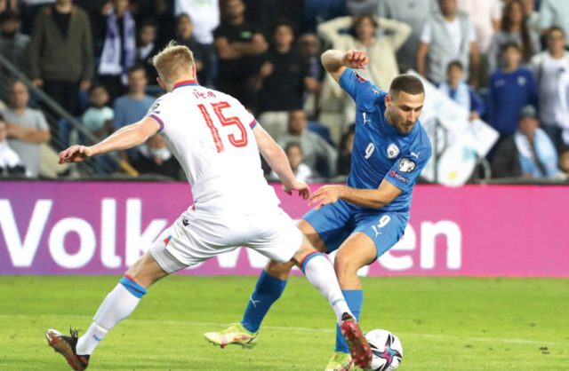 La selección de fútbol israelí se prepara para enfrentar a Islandia este jueves