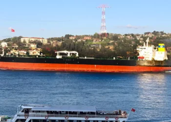 Jamenei dice que el CGRI se apoderó de dos petroleros después de que Grecia “robara” petróleo iraní