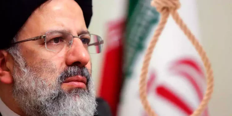 Irán ahorca a 12 presos en una ejecución masiva