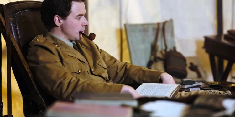 El poeta británico Siegfried Sassoon ignoró su herencia judía: Una nueva película biográfica hace lo mismo