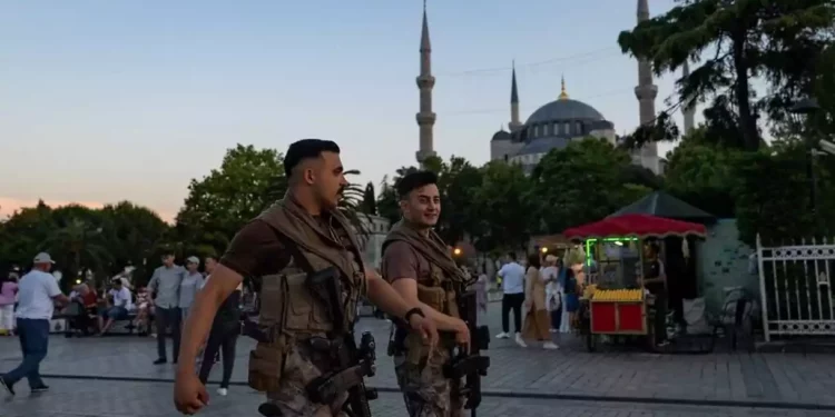 Israelíes se esconden en hoteles de Estambul en medio de la amenaza de ataques de Irán