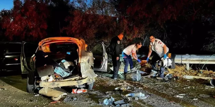 Muere un policía voluntario al atravesar un coche un control de alcoholemia