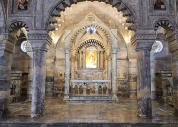 Hallan reliquias cristianas en una antigua iglesia de Irak destruida por el Estado Islámico