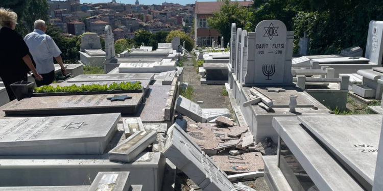 Vandalizan un cementerio judío de 600 años en Turquía