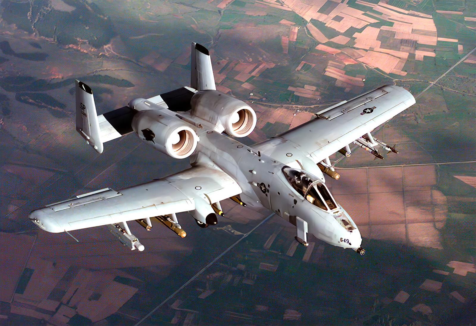 El A-10 Warthog aterrizó y repostó por primera vez en una autopista pública estadounidense