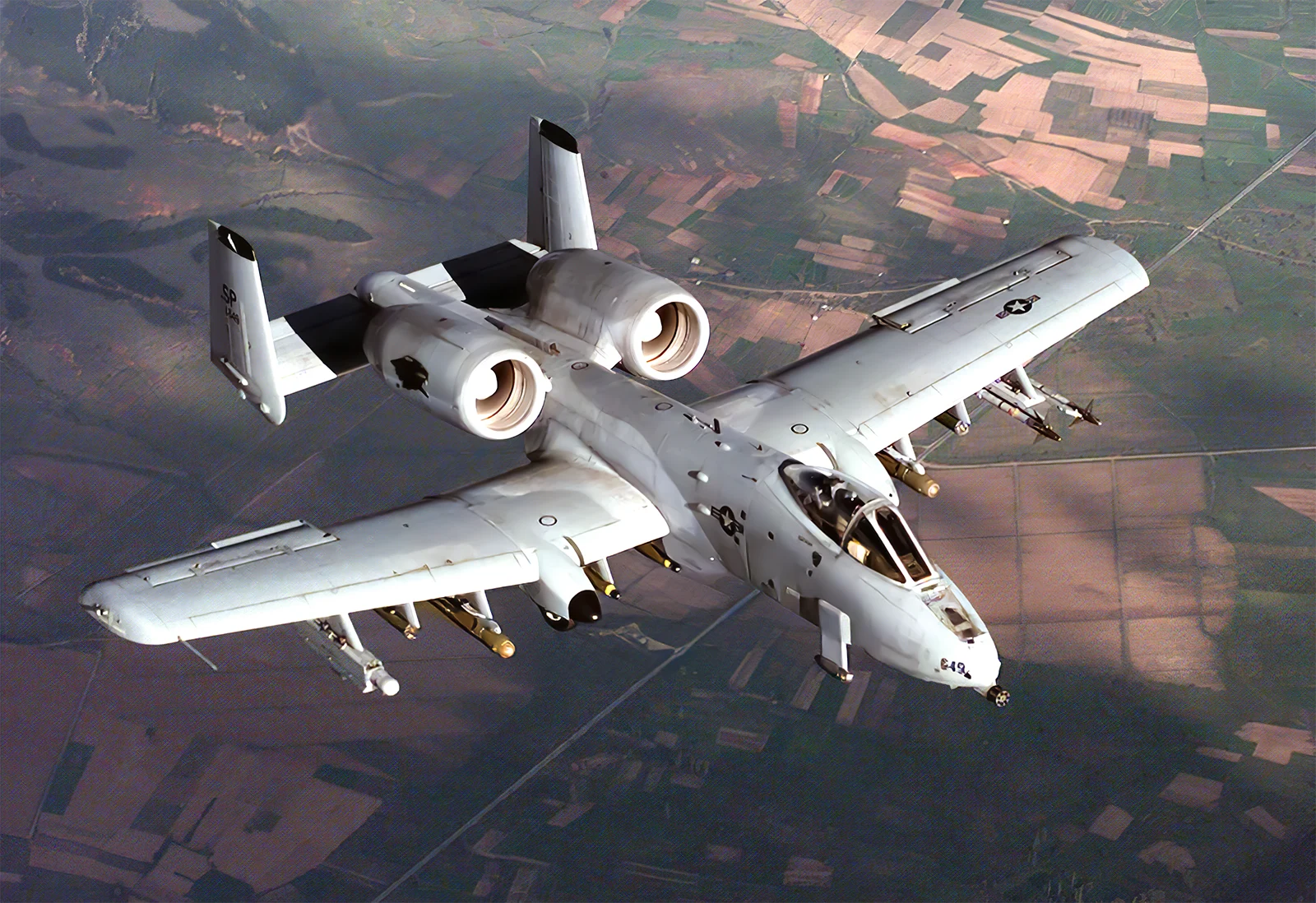 El A-10 Warthog aterrizó y repostó por primera vez en una autopista pública estadounidense