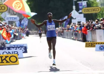 Maratonista israelí Lonah Salpeter consigue la medalla de bronce en Campeonato Mundial