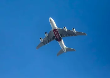 Un Airbus A380 de Emirates voló 14 horas con un gran agujero en su costado