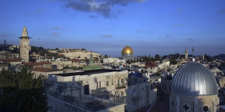 Nueva “biografía” de la Ciudad Vieja de Jerusalén se centra en la diversidad de sus habitantes