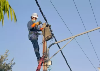 El precio de la electricidad en Israel subirá un 8,6 % el próximo mes