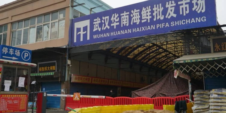 Estudios coinciden en que el COVID podría haberse originado en el mercado de Wuhan