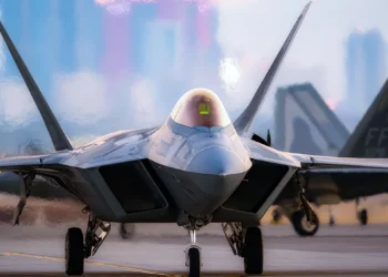 Los F-22 aterrizan en la RAF Lakenheath antes de unirse al “Escudo Aéreo” europeo de la OTAN