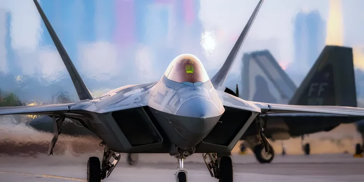 Los F-22 aterrizan en la RAF Lakenheath antes de unirse al “Escudo Aéreo” europeo de la OTAN