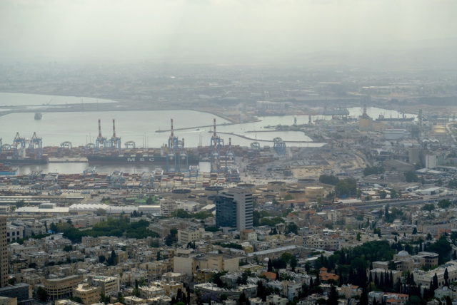 Ministerio de Medio Ambiente denuncia al Grupo Bazán por contaminación atmosférica