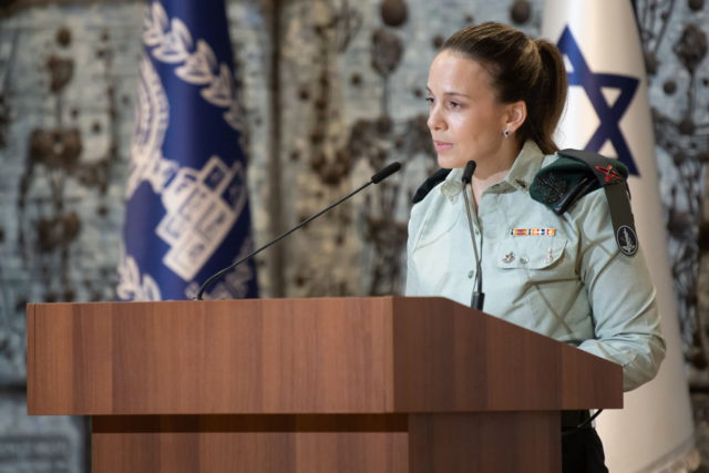 El presidente nombra por primera vez a una mujer como secretaria militar