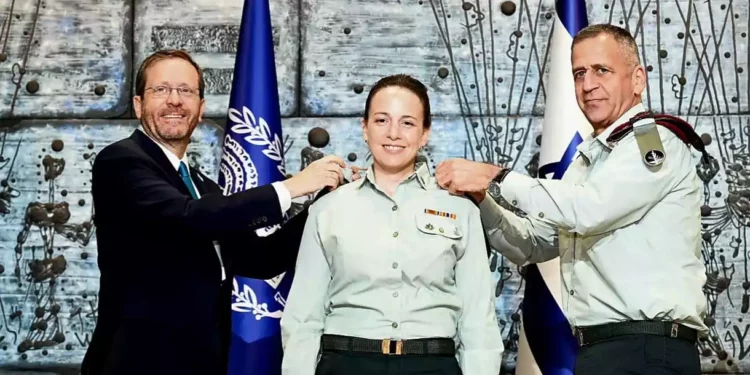 El presidente nombra por primera vez a una mujer como secretaria militar