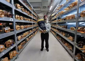 Una base cerrada de las FDI alberga la mayor colección de Torá del mundo