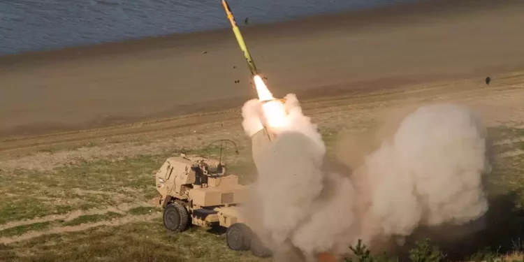 Ucrania utiliza misiles HIMARS para atacar objetivos militares rusos: Video