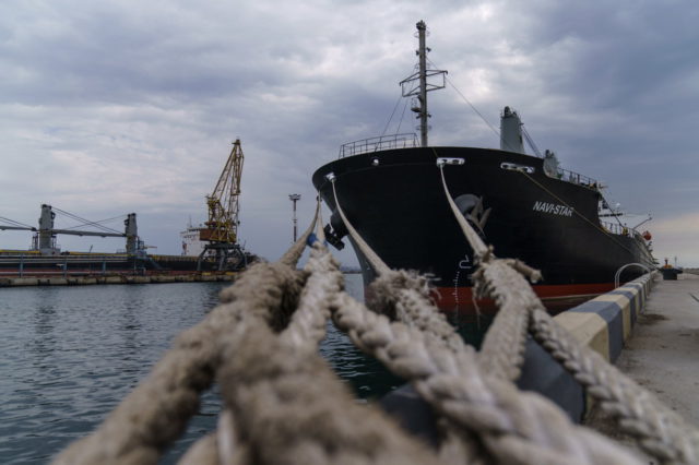 Zelenski supervisa la carga de barcos con grano ucraniano para la exportación