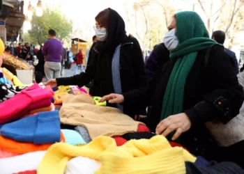 Jamenei acusa a occidente de incitar las protestas contra el hiyab