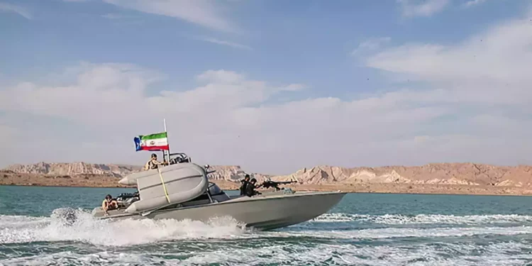 Irán está fabricando lanchas rápidas furtivas
