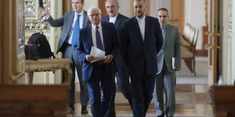 Irán sanciona a 61 estadounidenses mientras las conversaciones nucleares se estancan