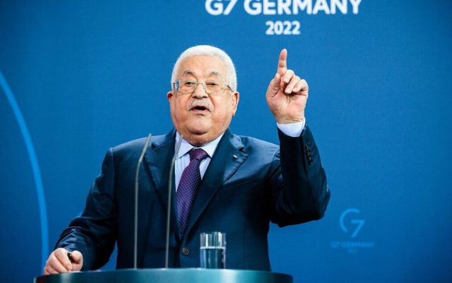 En Berlín: Abbas acusa a Israel de cometer “holocaustos”