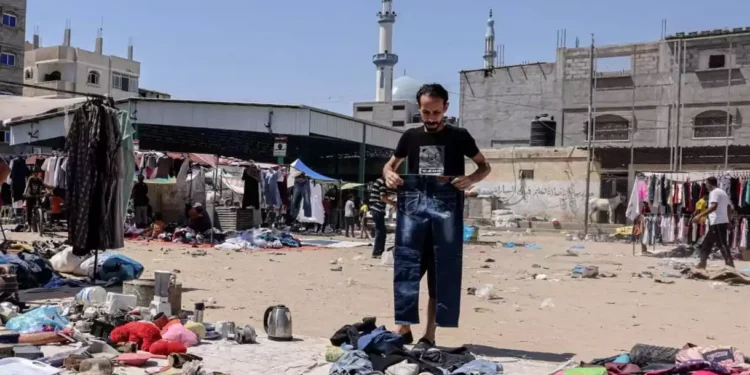 Los palestinos sufren miserias mientras sus líderes viven en hoteles y villas