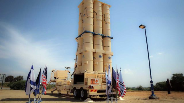 Lapid viajará a Alemania para discutir la venta del sistema antimisiles Arrow 3