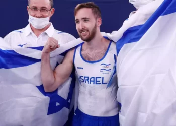 El gimnasta israelí Artem Dolgopyat, que ganó una medalla de oro en los Juegos Olímpicos de Tokio el verano pasado