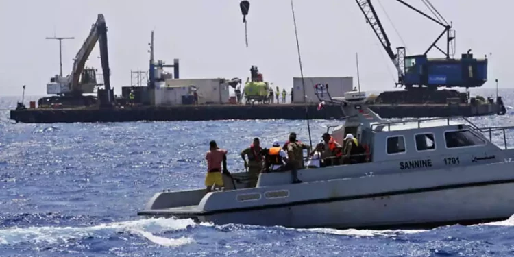 Submarino libanés halla al menos 10 cadáveres de un barco de inmigrantes hundido