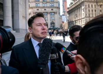 Elon Musk vende $7.000 millones de acciones de Tesla