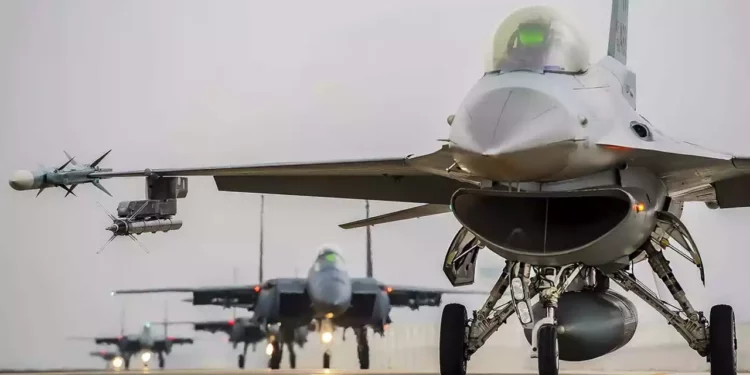 Ucrania renueva la petición de cazas F-16