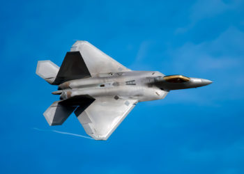Eurofighter Typhoon vs. F-22 Raptor: ¿Quién gana?